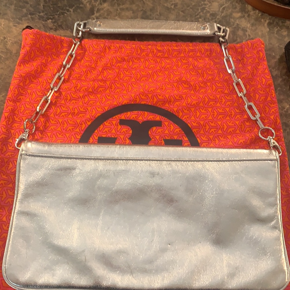 Tory Burch silver purse with chain dustbag - Picture 7 of 7